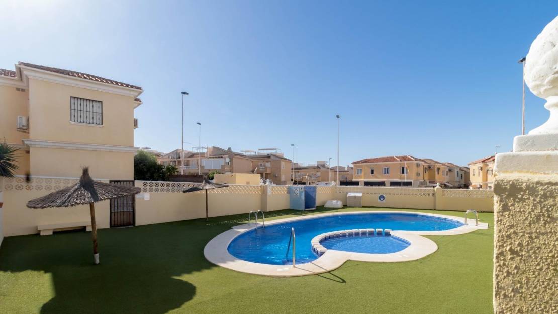 Sale - Bungalow - Torrevieja - Aguas Nuevas