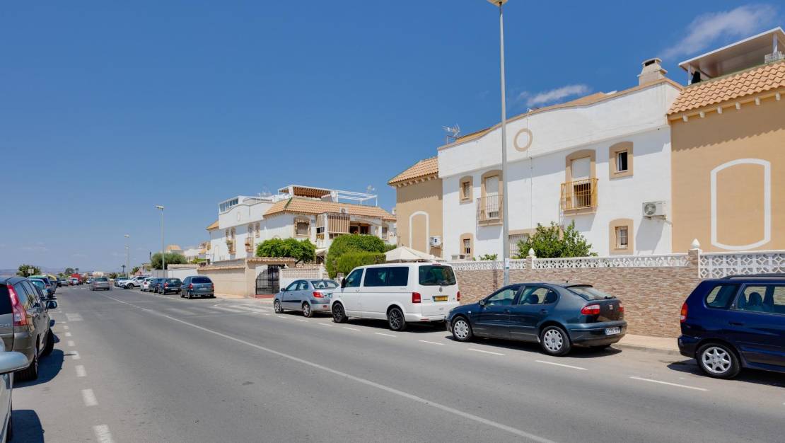 Sale - Bungalow - Torrevieja - Centro