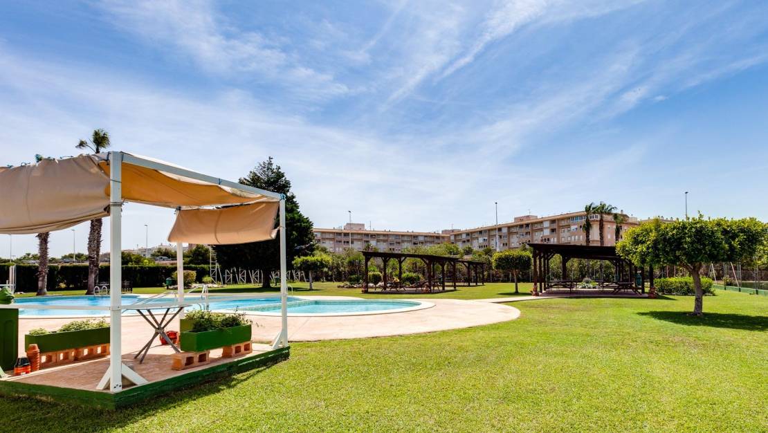 Sale - Bungalow - Torrevieja - Centro