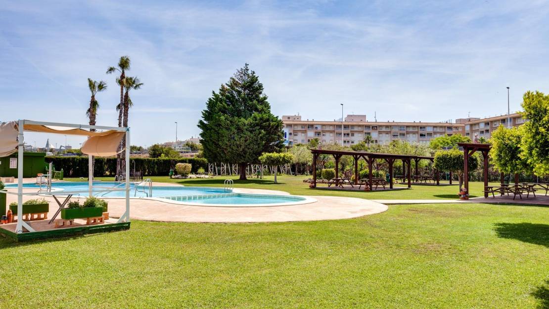 Sale - Bungalow - Torrevieja - Centro