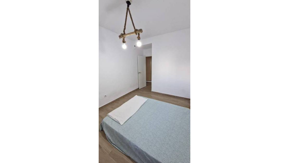 Sale - Bungalow - Torrevieja - Centro