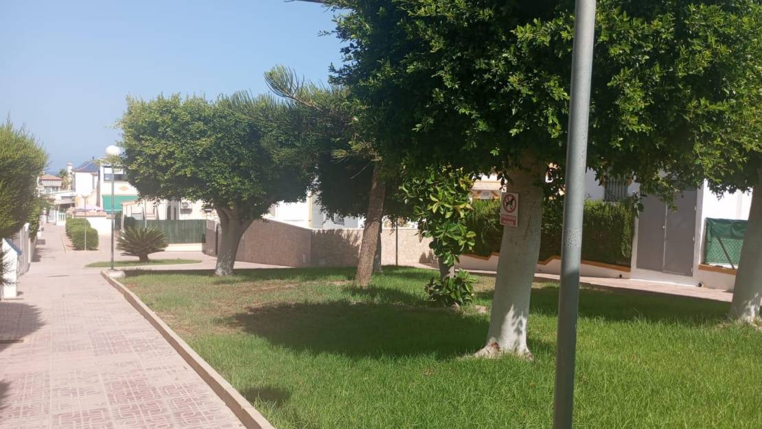 Sale - Bungalow - Torrevieja - Los altos