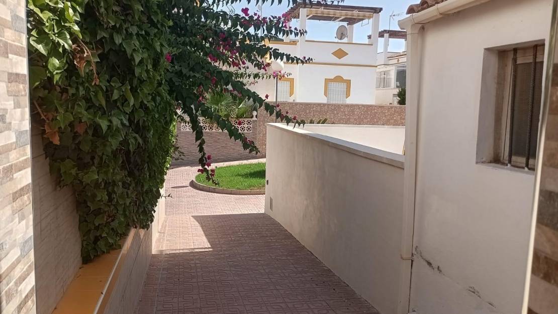 Sale - Bungalow - Torrevieja - Los altos