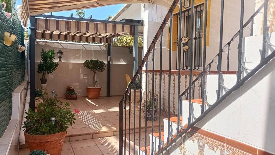 Sale - Bungalow - Torrevieja - Los altos