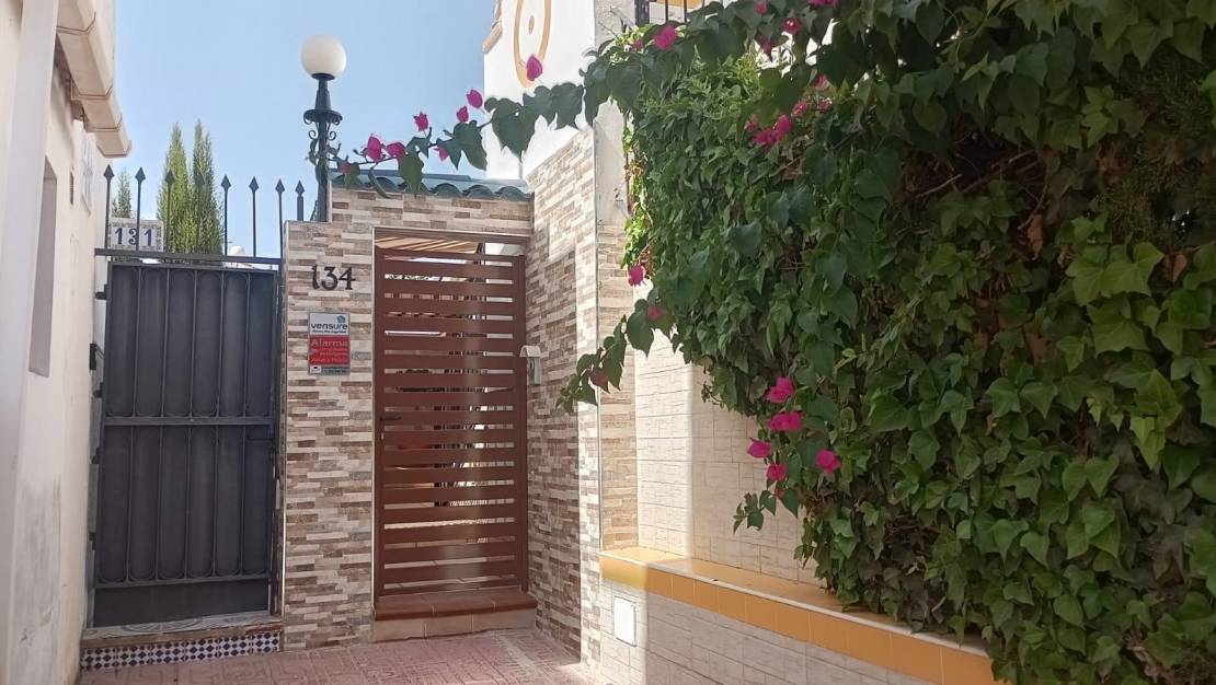 Sale - Bungalow - Torrevieja - Los altos