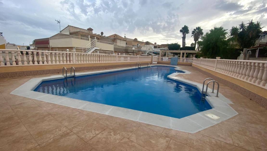 Sale - Bungalow - Torrevieja - Los altos