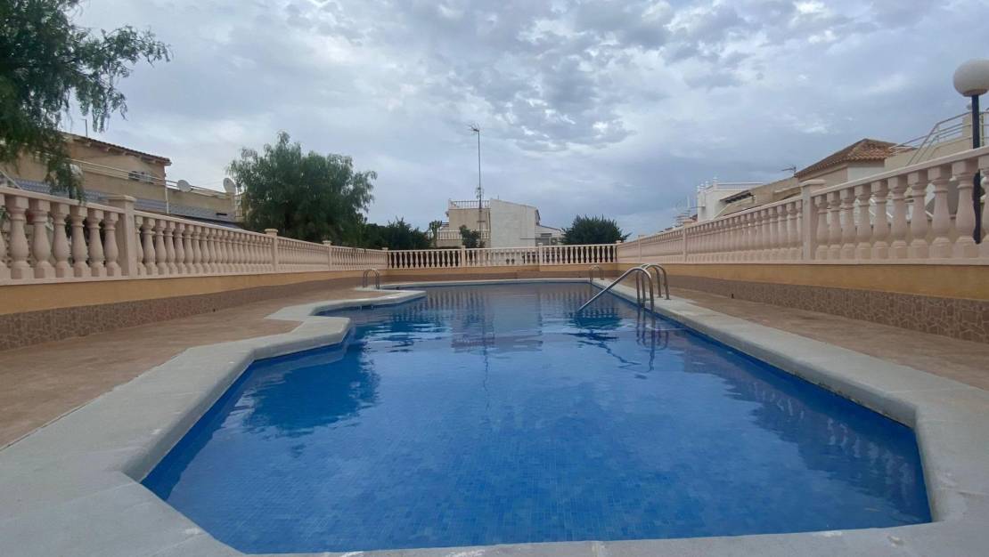 Sale - Bungalow - Torrevieja - Los altos