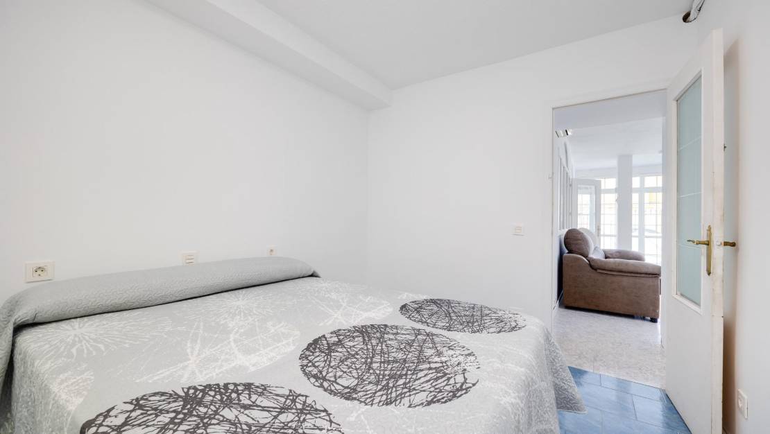 Sale - Bungalow - Torrevieja - Playa de los Naufragos