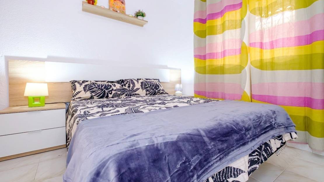 Sale - Bungalow - Torrevieja - Playa de los Naufragos