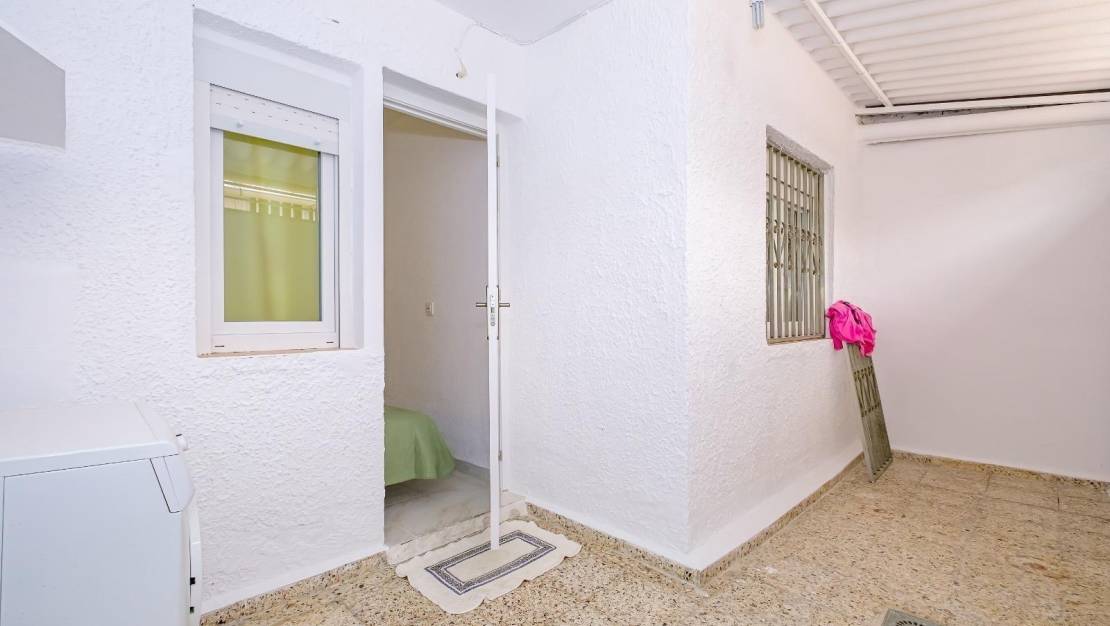 Sale - Bungalow - Torrevieja - Playa de los Naufragos