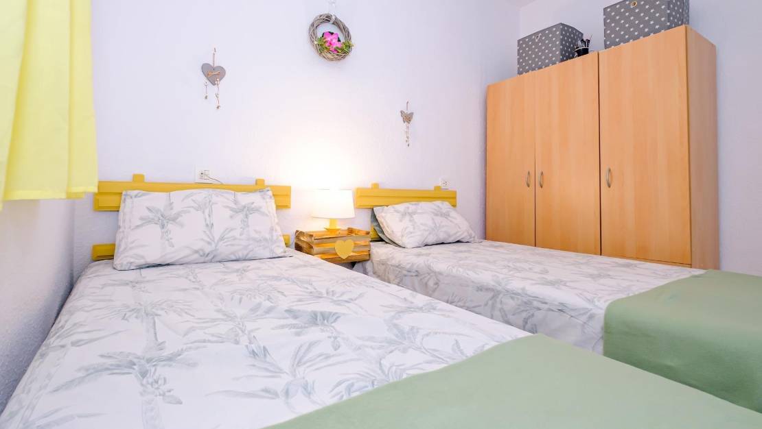 Sale - Bungalow - Torrevieja - Playa de los Naufragos