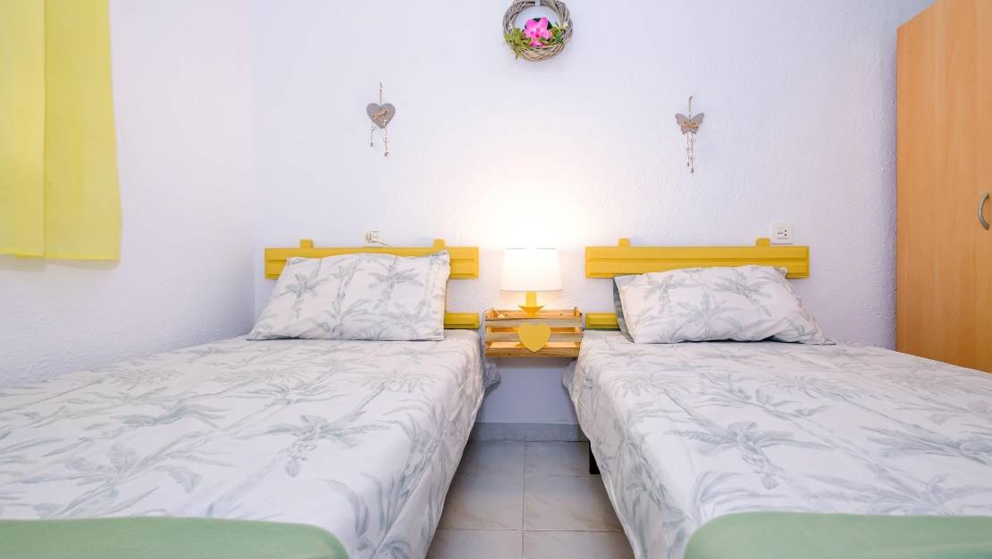 Sale - Bungalow - Torrevieja - Playa de los Naufragos