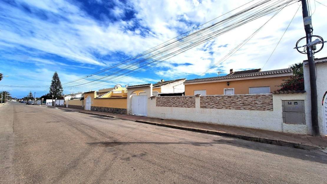 Sale - Bungalow - Torrevieja - San Luis