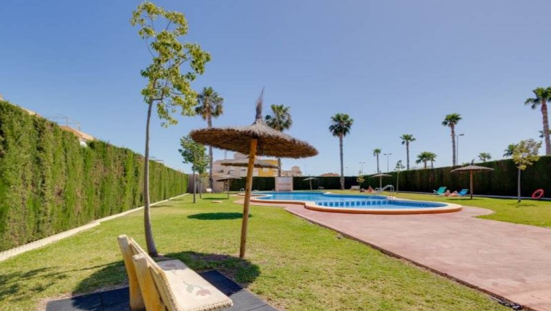 Sale - Bungalow - Torrevieja - Torretas