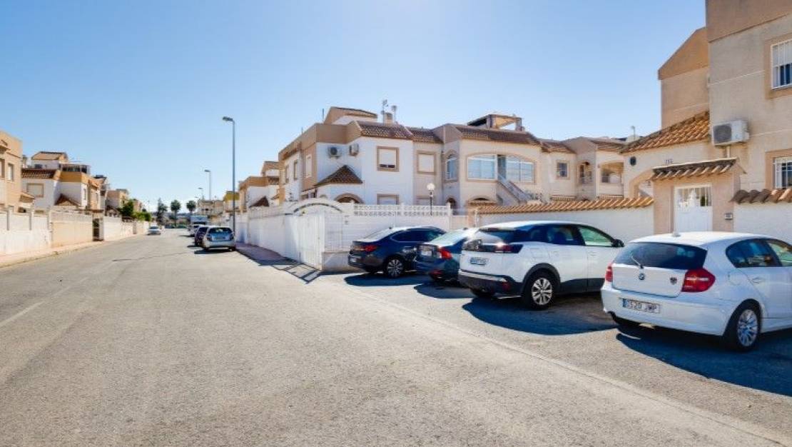 Sale - Bungalow - Torrevieja - Torretas