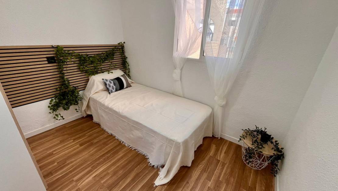 Sale - Bungalow - Torrevieja - Torretas