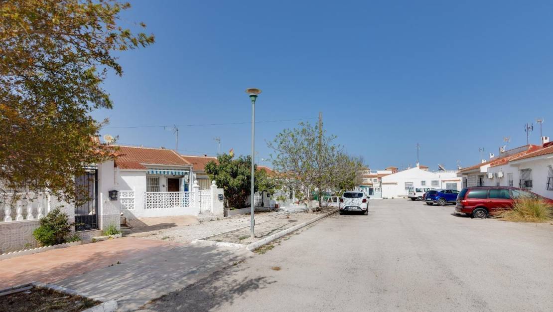 Sale - Bungalow - Torrevieja - Torretas