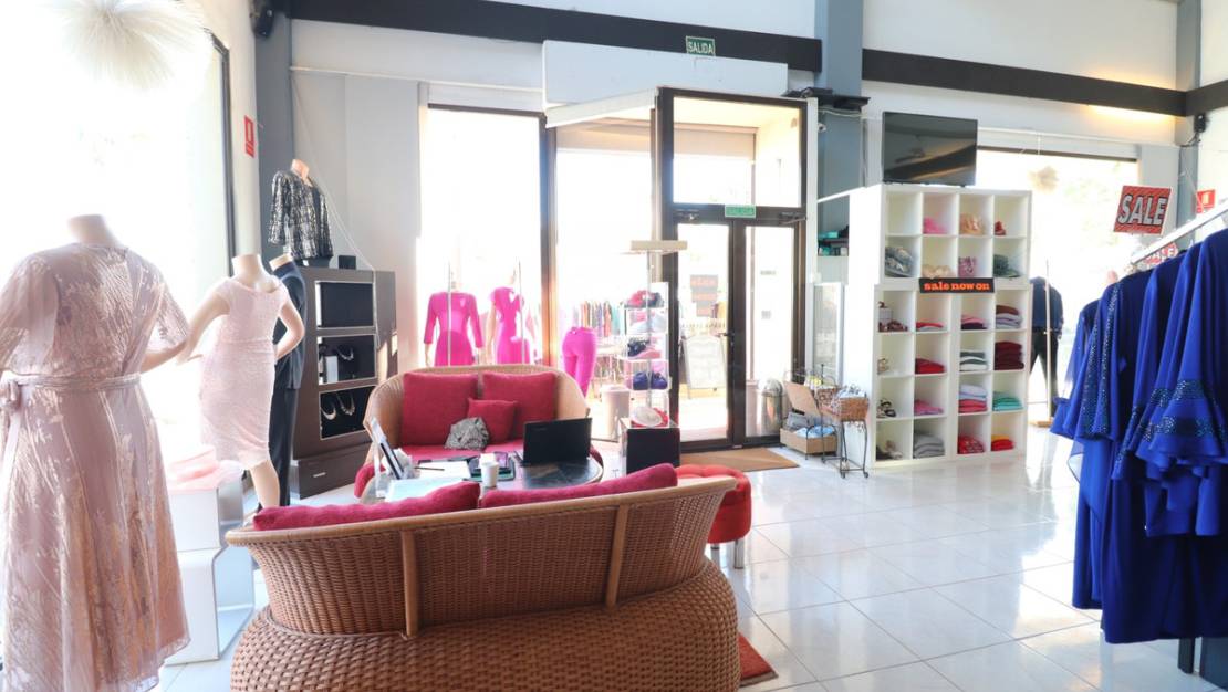 Sale - Commercial property - Algorfa - Algorfa Centro