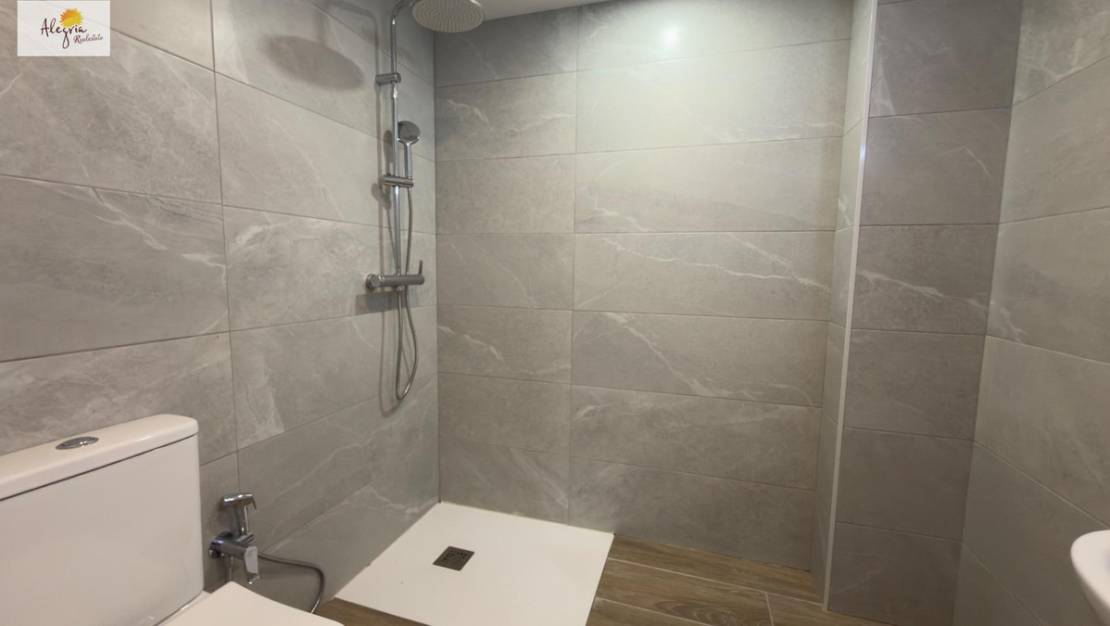 Sale - Commercial property - Alicante - Alicante Centro