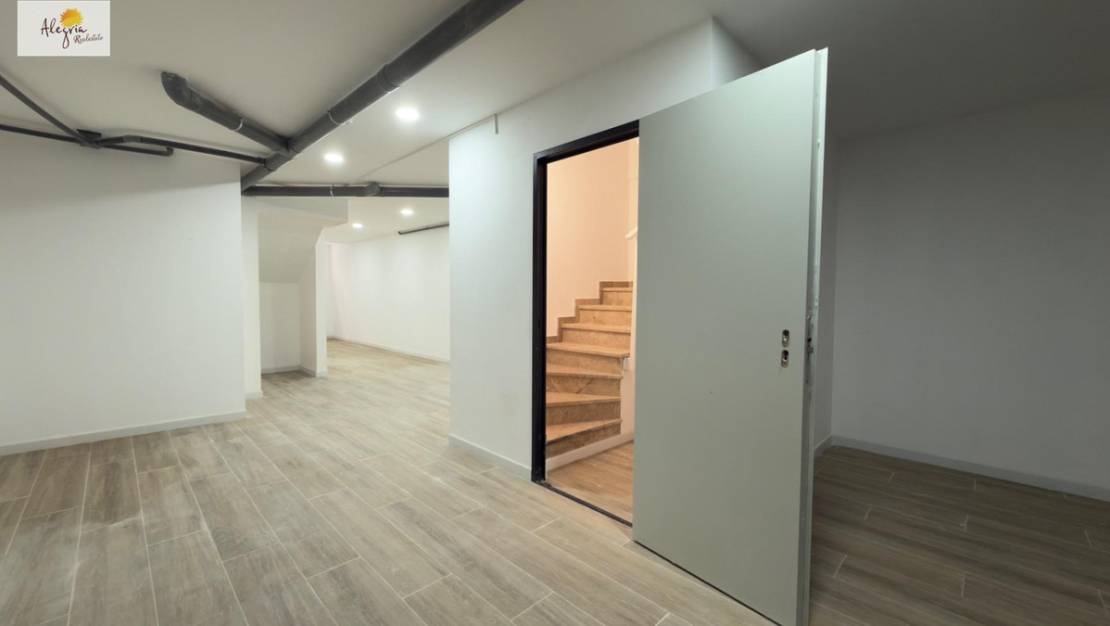 Sale - Commercial property - Alicante - Alicante Centro