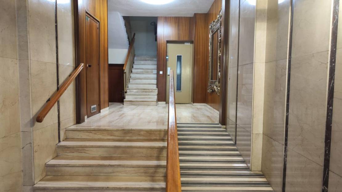 Sale - Commercial property - Alicante - Alicante Centro