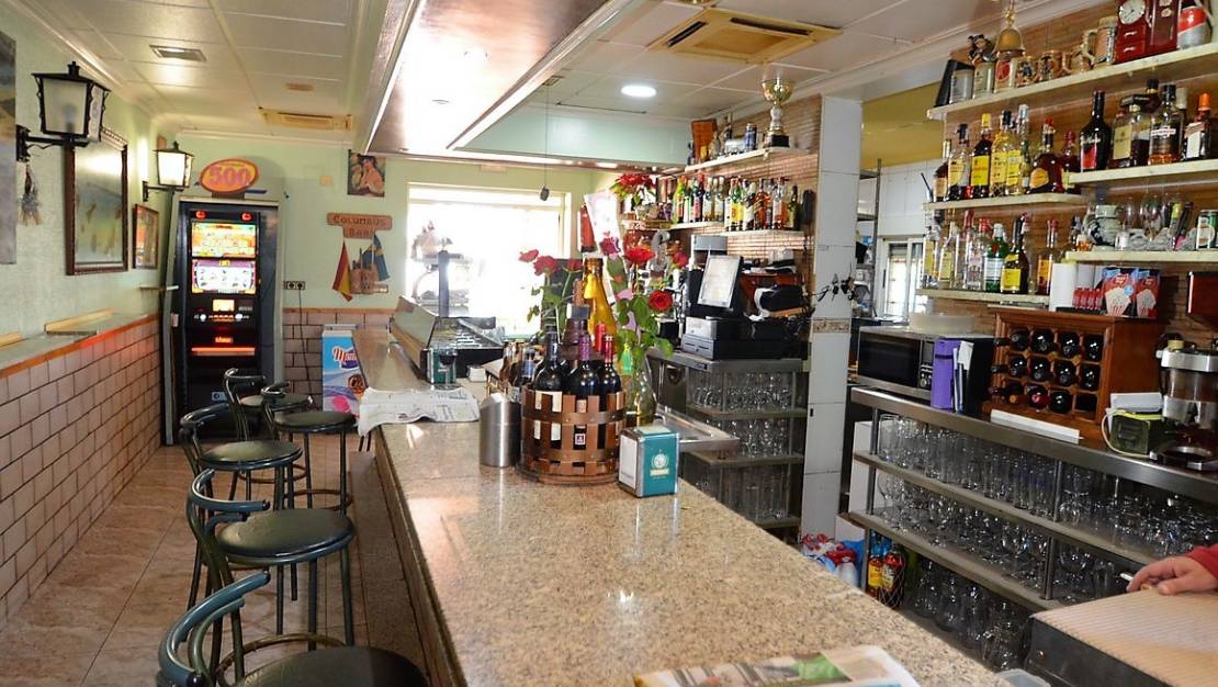 Sale - Commercial property - Alicante City - La Torreta