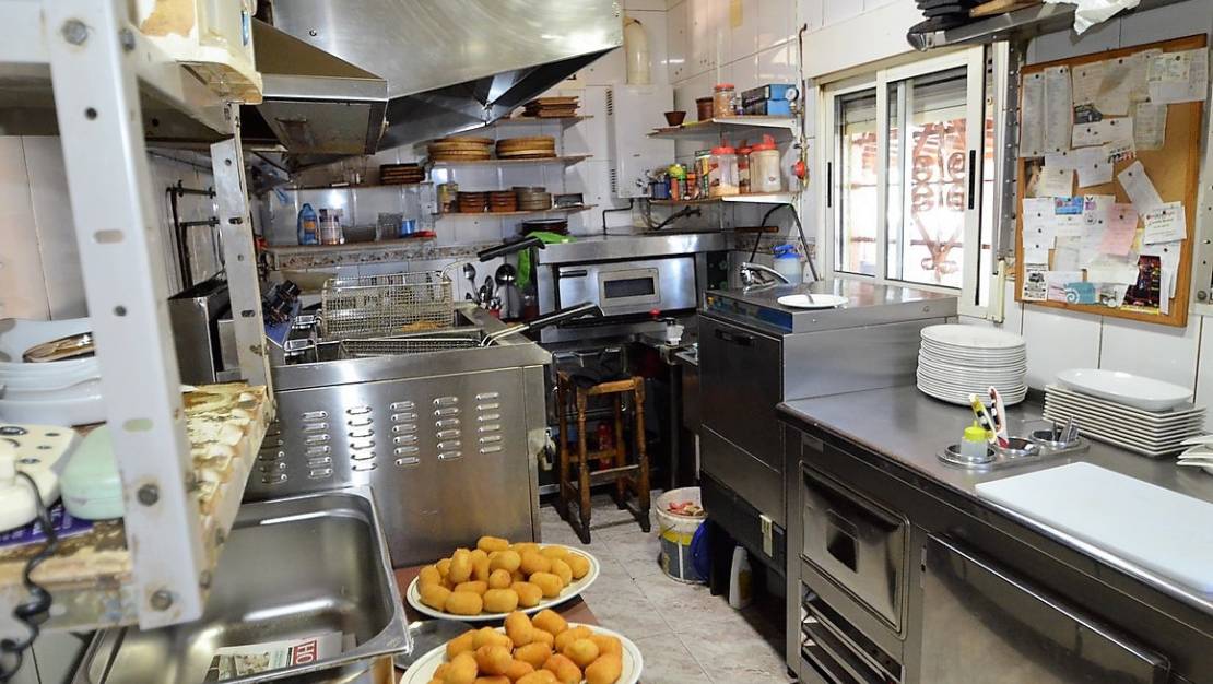 Sale - Commercial property - Alicante City - La Torreta