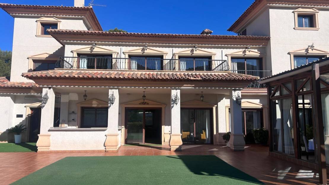 Sale - Commercial property - Finestrat