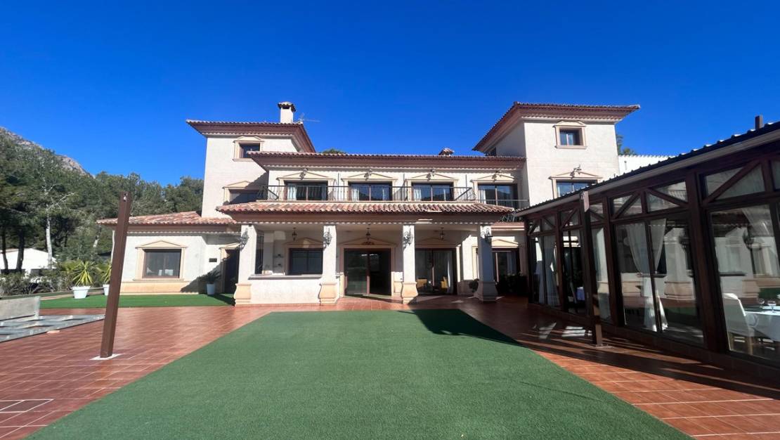 Sale - Commercial property - Finestrat