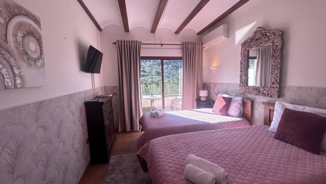 Sale - Commercial property - Finestrat