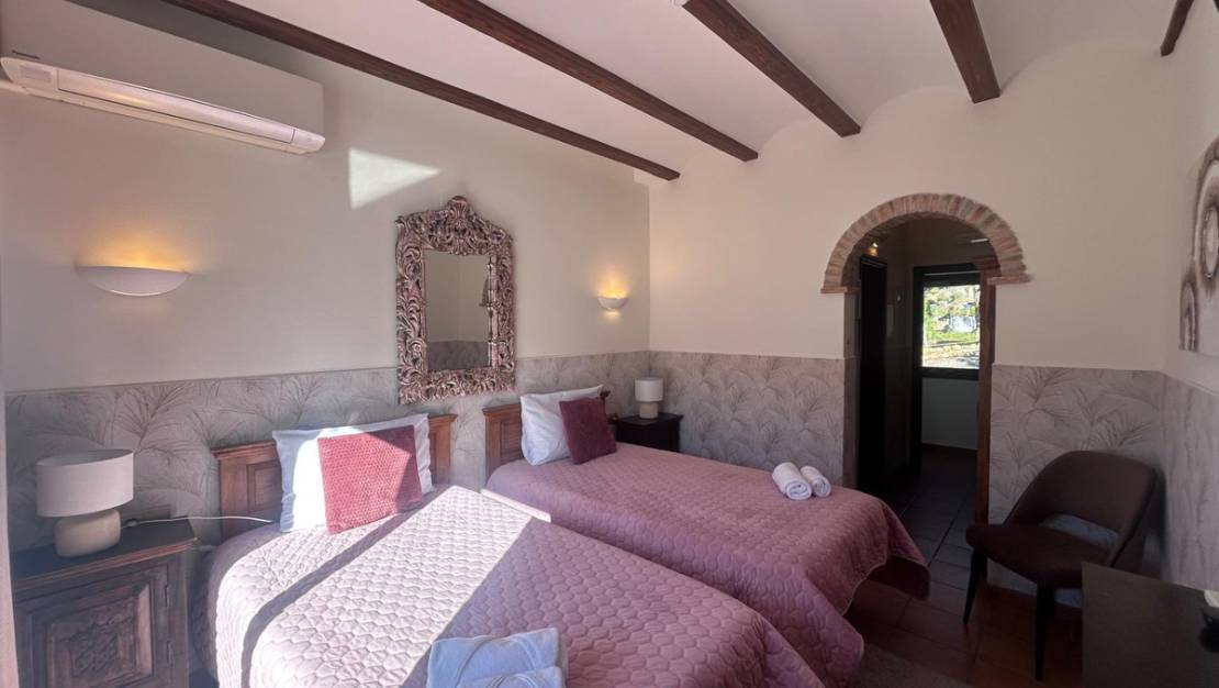 Sale - Commercial property - Finestrat