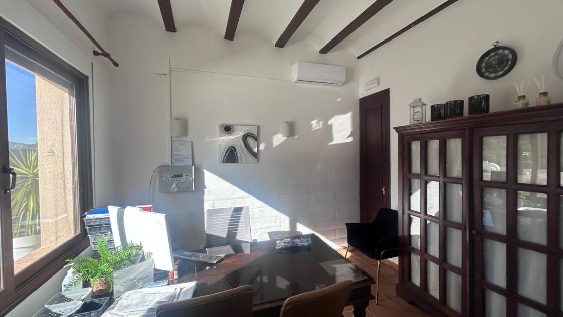 Sale - Commercial property - Finestrat