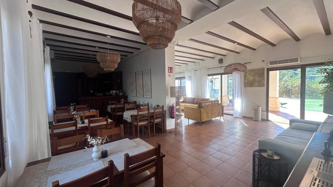 Sale - Commercial property - Finestrat