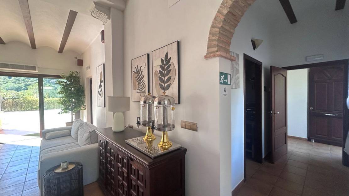 Sale - Commercial property - Finestrat