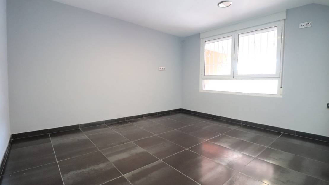 Sale - Commercial property - Formentera del Segura - Formentera del Segura Centro