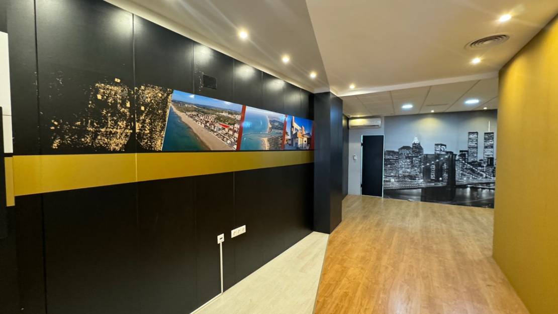 Sale - Commercial property - Guardamar del Segura - Guardamar del Segura Centro