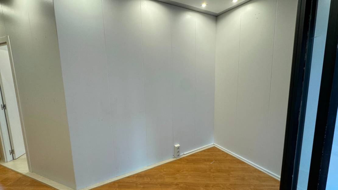 Sale - Commercial property - Guardamar del Segura - Guardamar del Segura Centro