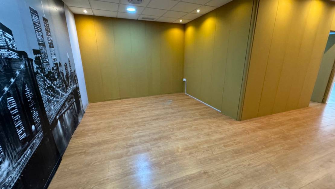 Sale - Commercial property - Guardamar del Segura - Guardamar del Segura Centro