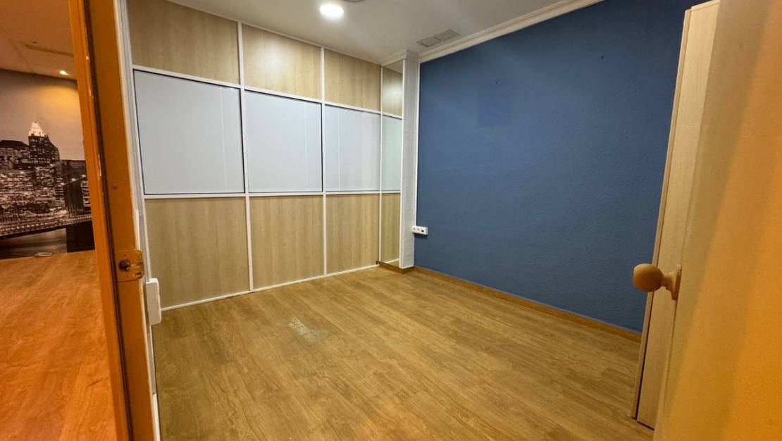 Sale - Commercial property - Guardamar del Segura - Guardamar del Segura Centro