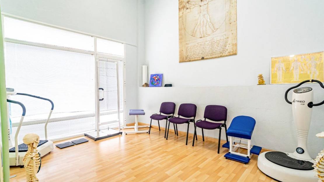 Sale - Commercial property - L'Alfás del Pi - L'Alfás del Pi Centro