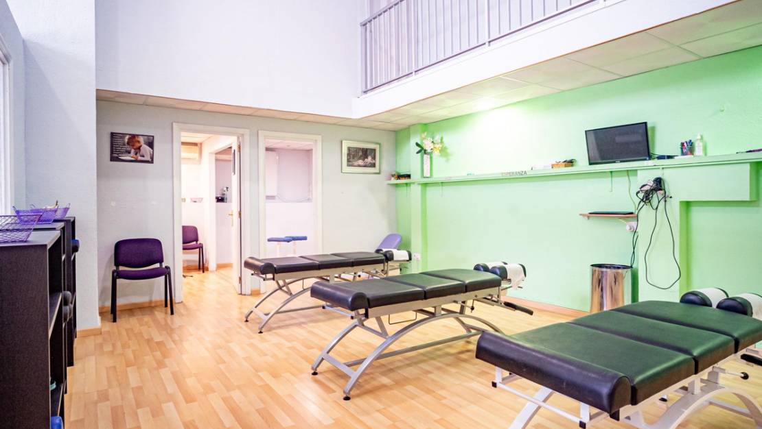 Sale - Commercial property - L'Alfás del Pi - L'Alfás del Pi Centro