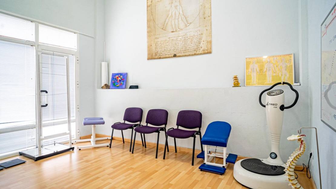 Sale - Commercial property - L'Alfás del Pi - L'Alfás del Pi Centro