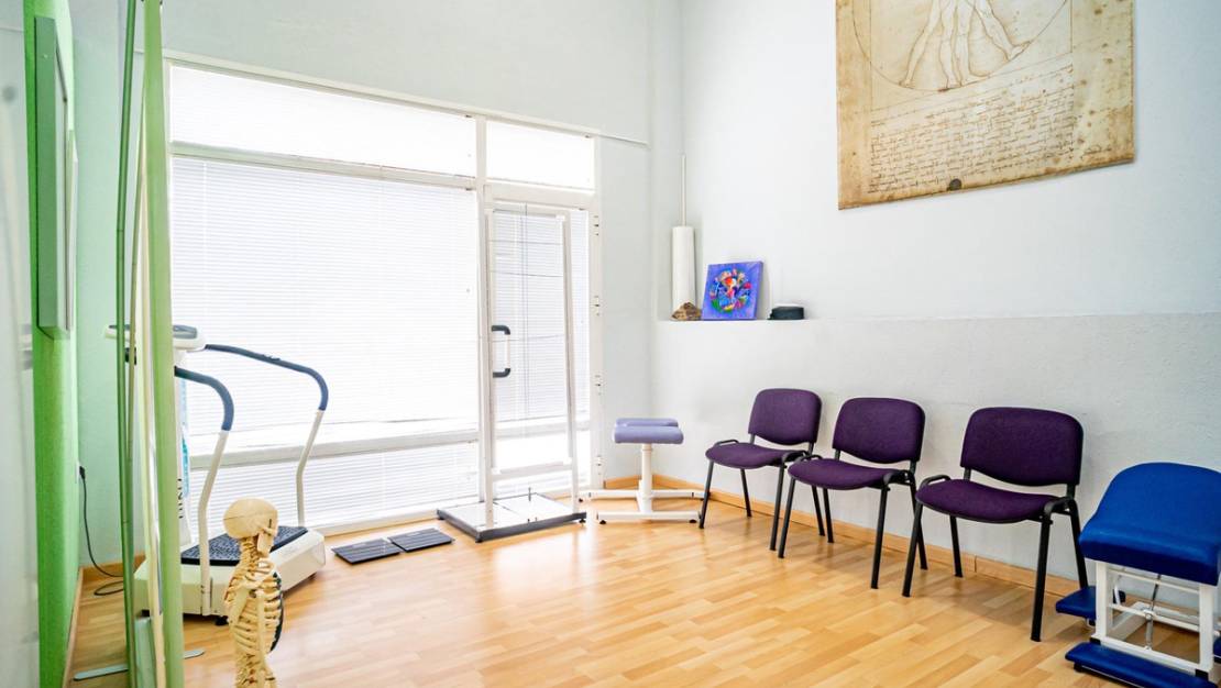 Sale - Commercial property - L'Alfás del Pi - L'Alfás del Pi Centro