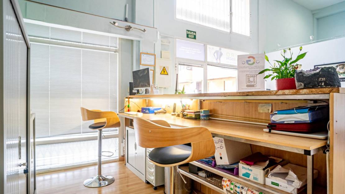 Sale - Commercial property - L'Alfás del Pi - L'Alfás del Pi Centro