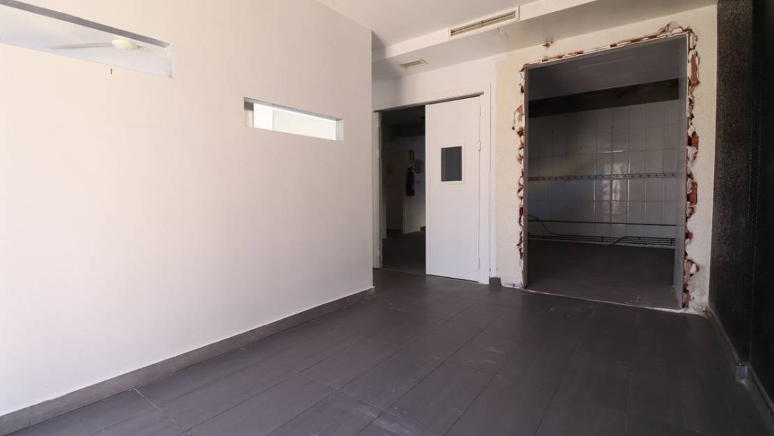 Sale - Commercial property - Los Montesinos - La Marquesa