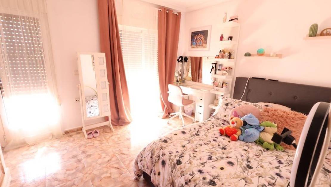 Sale - Commercial property - Orihuela - La Zenia