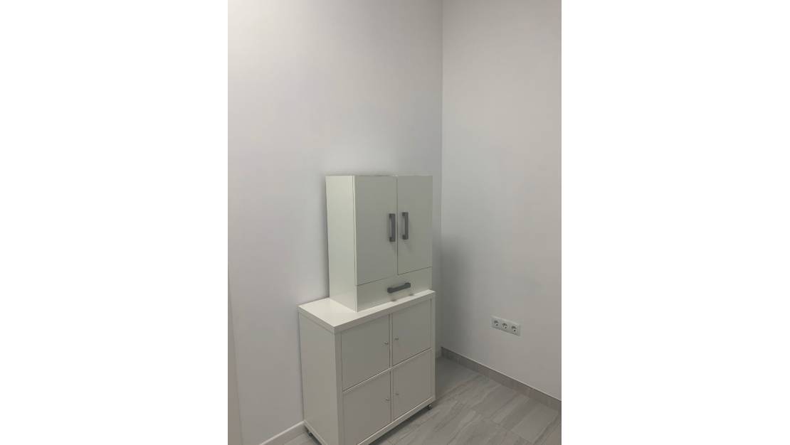 Sale - Commercial property - Orihuela - La Zenia