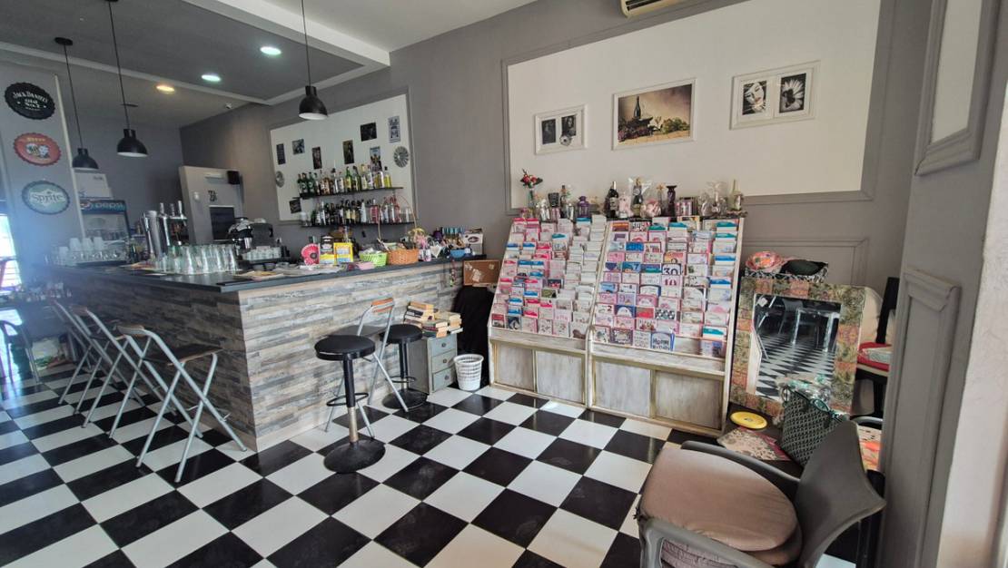 Sale - Commercial property - Orihuela - La Zenia