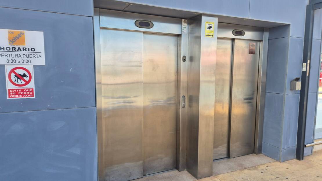 Sale - Commercial property - Orihuela - La Zenia