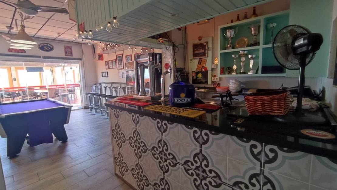 Sale - Commercial property - Orihuela - Los Altos